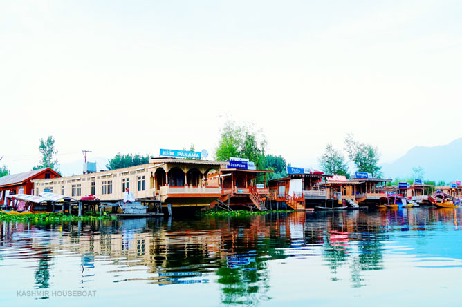 Kashmir Houseboat